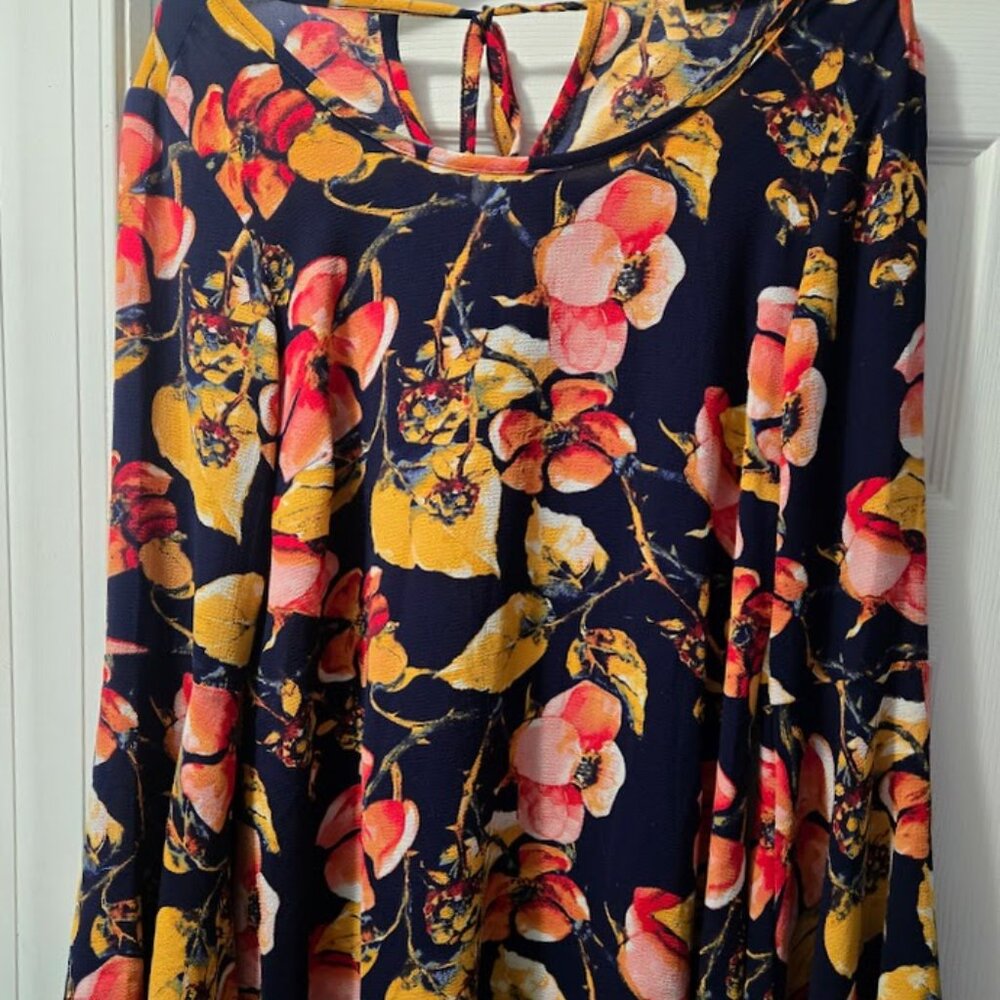 Style & Life dark blue boho floral tunic with bell sleeves Size M